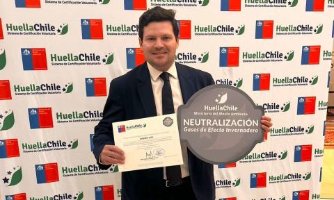 Ministerio del Medio Ambiente entrega reconocimiento a Expomin 2025