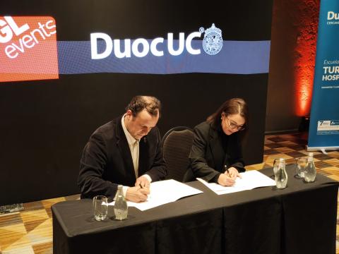 Firma convenio DUOC